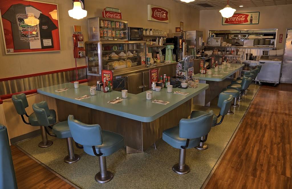 Robertas Village Inn | restaurant | 2326 D St, La Verne, CA 91750, USA | 9095961513 OR +1 909-596-1513