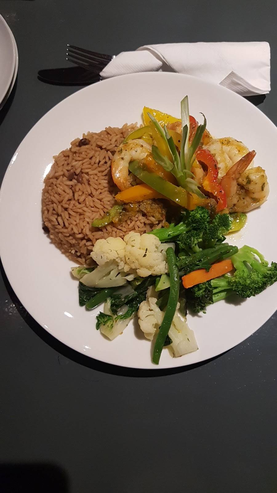 Tonys Skinny Chef Bistro | restaurant | 6435 Dixie Rd Unit 1, Mississauga, ON L6T 1X4, Canada | 9055648955 OR +1 905-564-8955