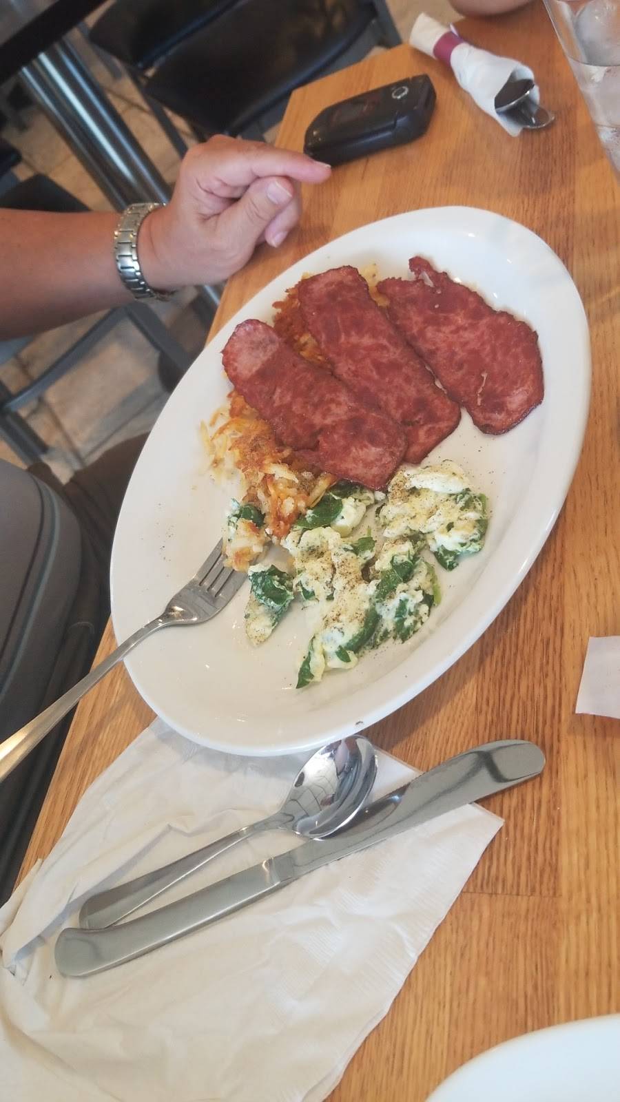 The Crossings Restaurant | restaurant | 8424 S State Rd 67, Pendleton, IN 46064, USA | 7652211200 OR +1 765-221-1200