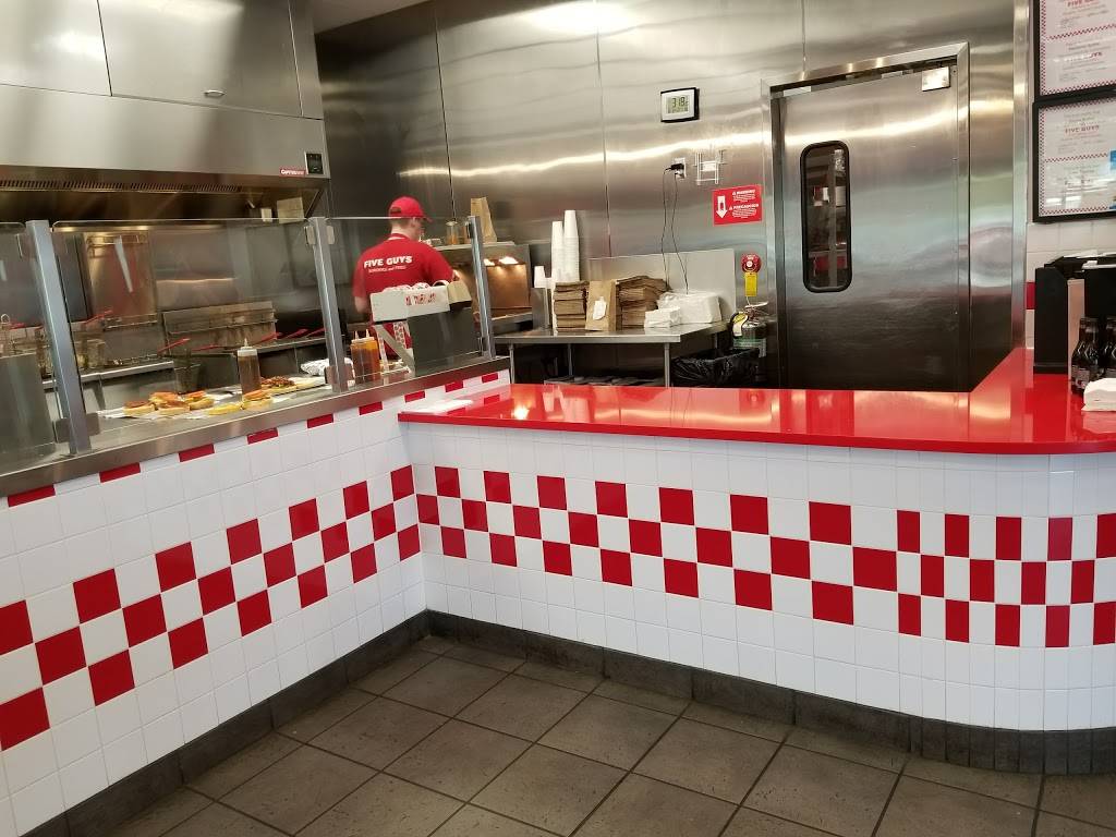 Five Guys | meal takeaway | 5399 S US Hwy 41, Terre Haute, IN 47802, USA | 8122994897 OR +1 812-299-4897