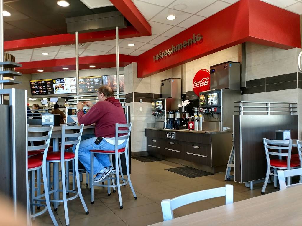 Hardees | restaurant | 5741 SE Abshier Blvd, Belleview, FL 34420, USA | 3522035404 OR +1 352-203-5404