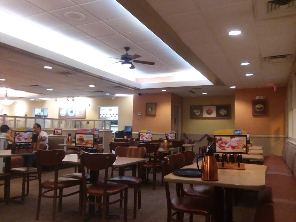 IHOP | restaurant | 13405 East Fwy, Houston, TX 77015, USA | 7134514999 OR +1 713-451-4999