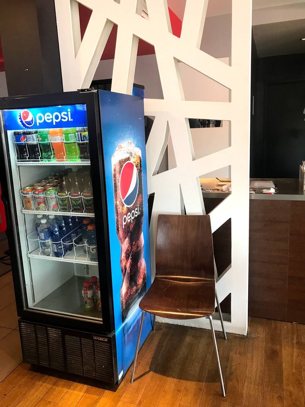 Valentine | restaurant | 260 Rue de Saint Jovite, Mont-Tremblant, QC J8E 2Z9, Canada | 8197173433 OR +1 819-717-3433