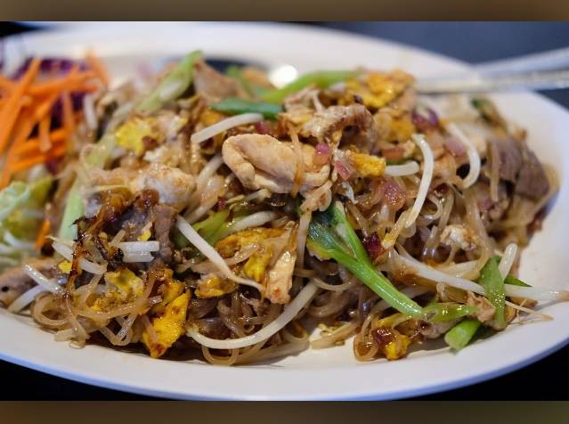 Isaan Station | restaurant | 125 N Western Ave 111 - 112, Los Angeles, CA 90004, USA | 3233805126 OR +1 323-380-5126