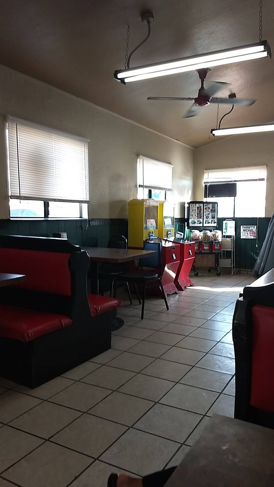 Ivanhoe Drive In | restaurant | 32841 Rd 160, Ivanhoe, CA 93235, USA | 5597982133 OR +1 559-798-2133