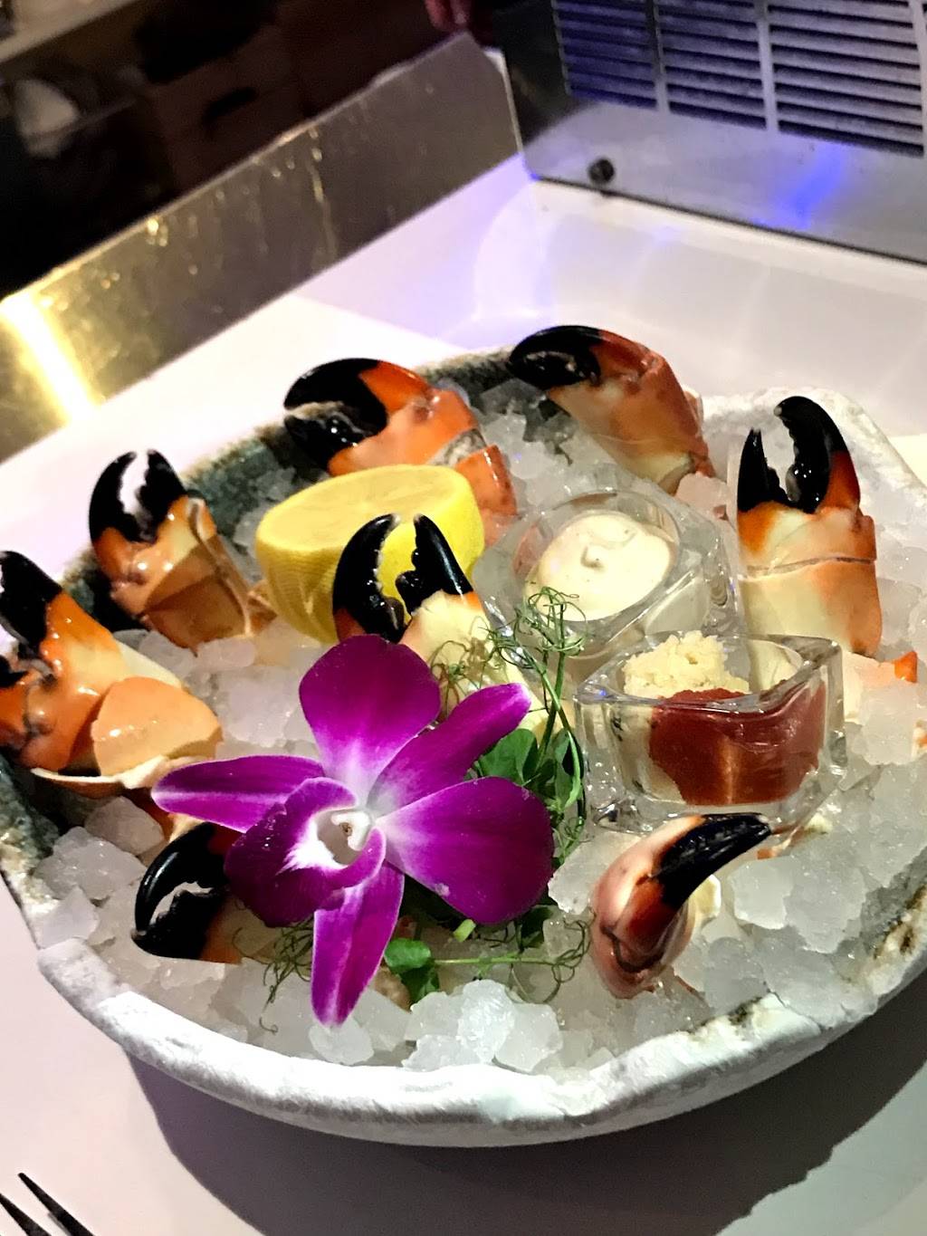 Lique Miami Waterfront Restaurant and Lounge | night club | 3957 NE 163rd St, North Miami Beach, FL 33160, USA | 3057052425 OR +1 305-705-2425