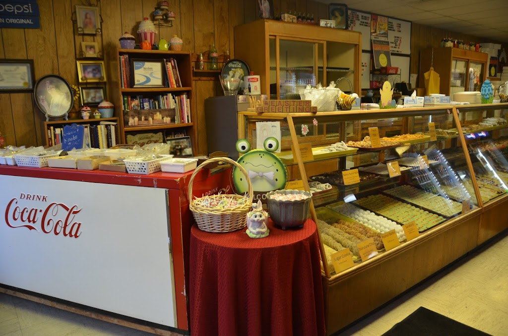 Variety Bake Shop | bakery | 108 E Peachtree St, Scottsboro, AL 35768, USA | 2565742424 OR +1 256-574-2424
