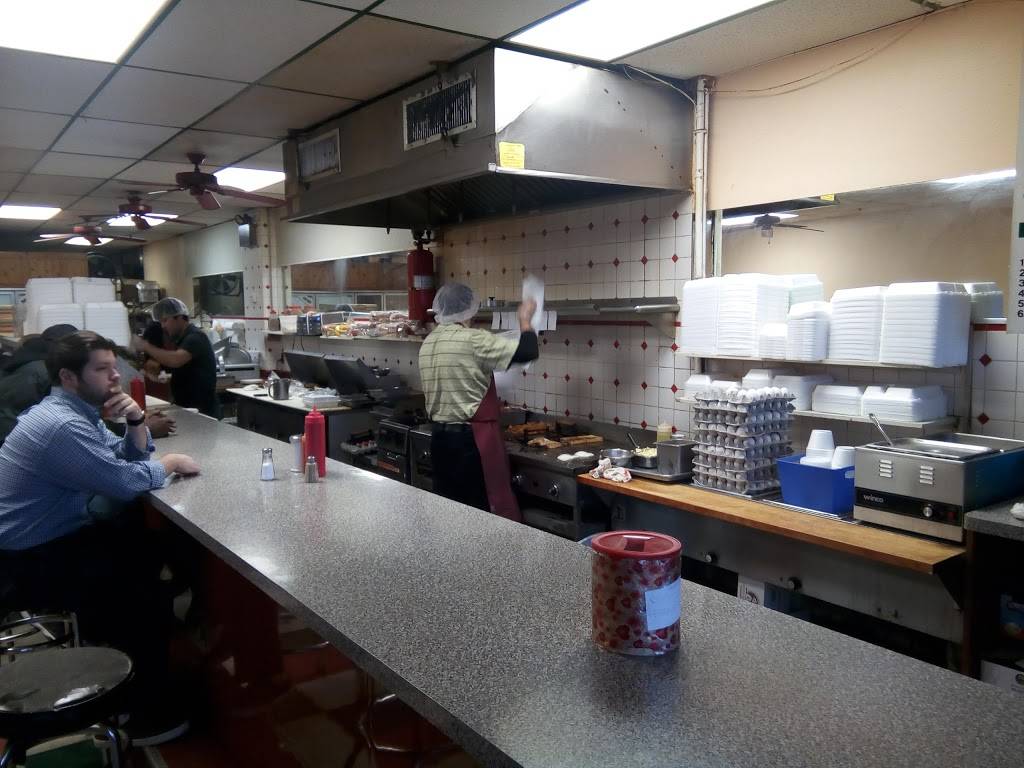 Trios Italian Deli | restaurant | 2501 S 70th St, Philadelphia, PA 19142, USA | 2154921415 OR +1 215-492-1415