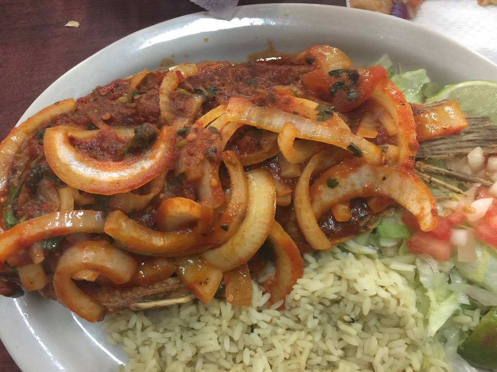 La Isla | restaurant | 764 Old Hwy 90 W, San Antonio, TX 78237, USA | 2104380405 OR +1 210-438-0405