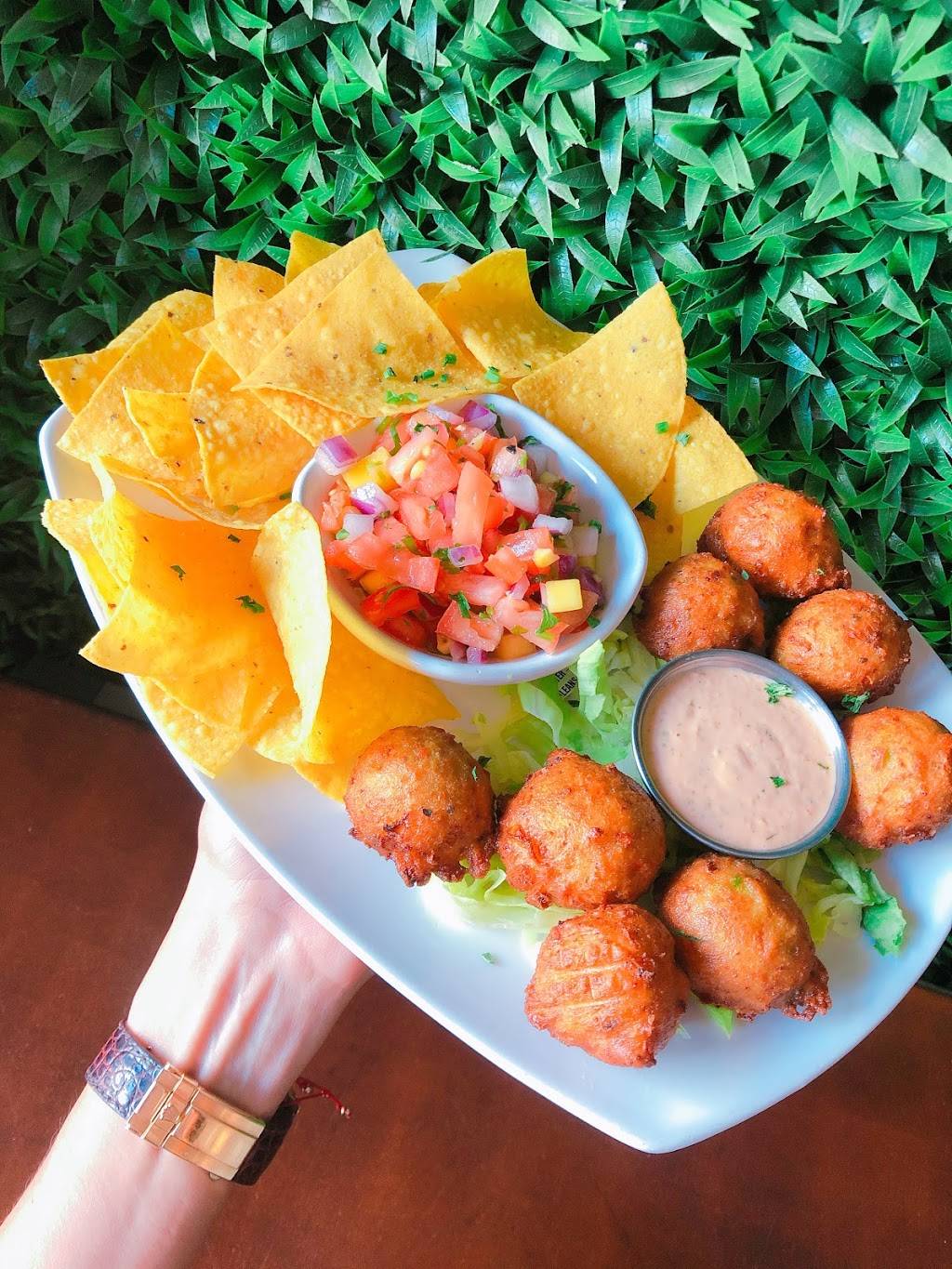 Gringo’s Oyster Bar | restaurant | 1549 Sunset Dr, Coral Gables, FL 33143, USA | 3052849989 OR +1 305-284-9989