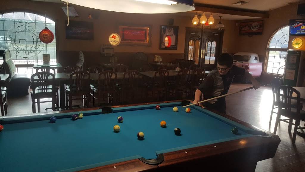 Razzles | restaurant | 27128 Bagley Rd, Olmsted Falls, OH 44138, USA | 4402353663 OR +1 440-235-3663