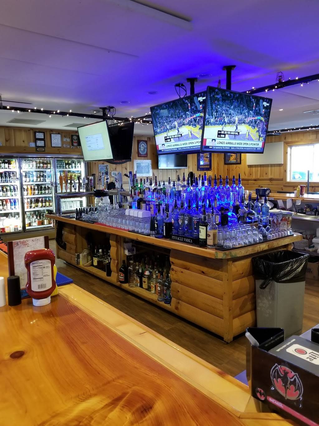 Trains Tavern | restaurant | US-202, Lebanon, ME 04027, USA | 2074576032 OR +1 207-457-6032