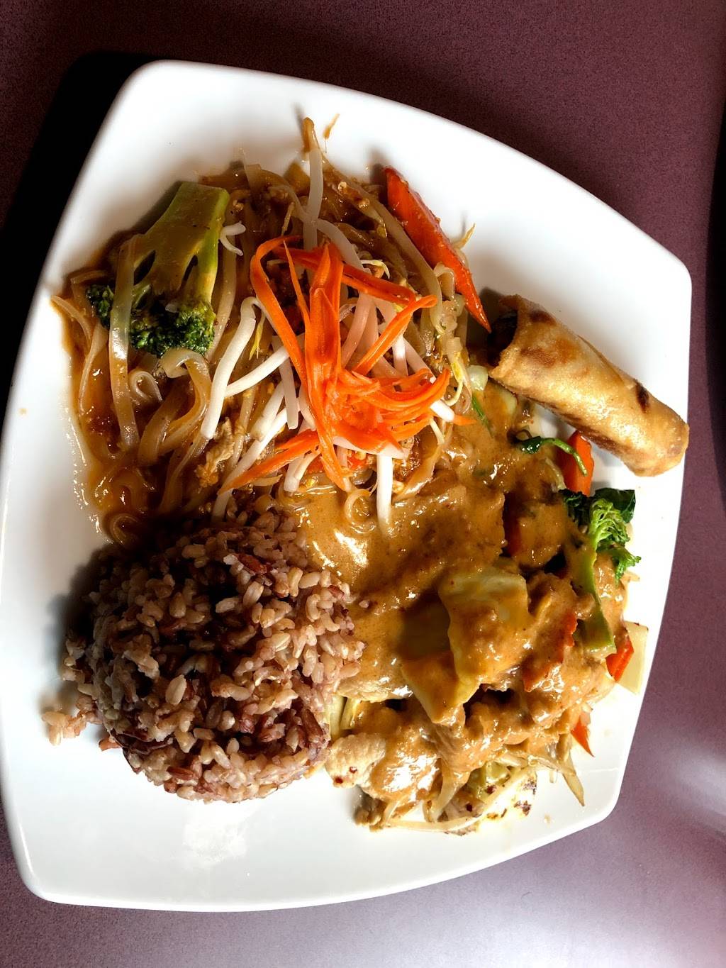 Bahn Thai restaurant | restaurant | 9811 Mickelberry Rd NW, Silverdale, WA 98383, USA | 3606921605 OR +1 360-692-1605