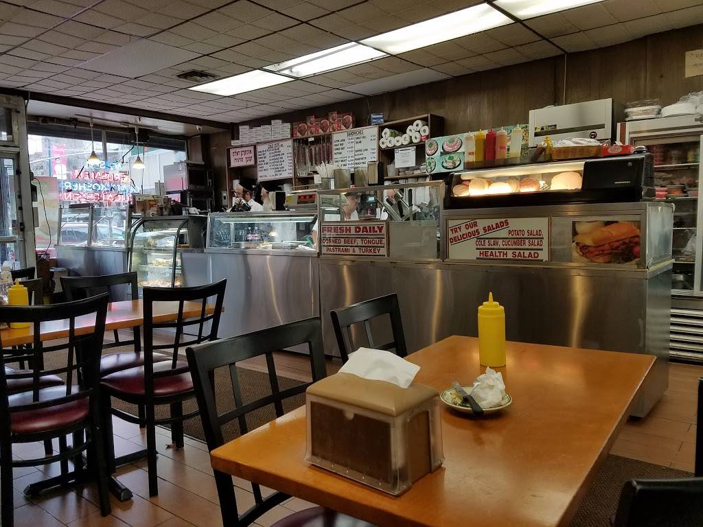 Gottliebs Restaurant | restaurant | 6240, 352 Roebling St, Brooklyn, NY 11211, USA | 7183846612 OR +1 718-384-6612