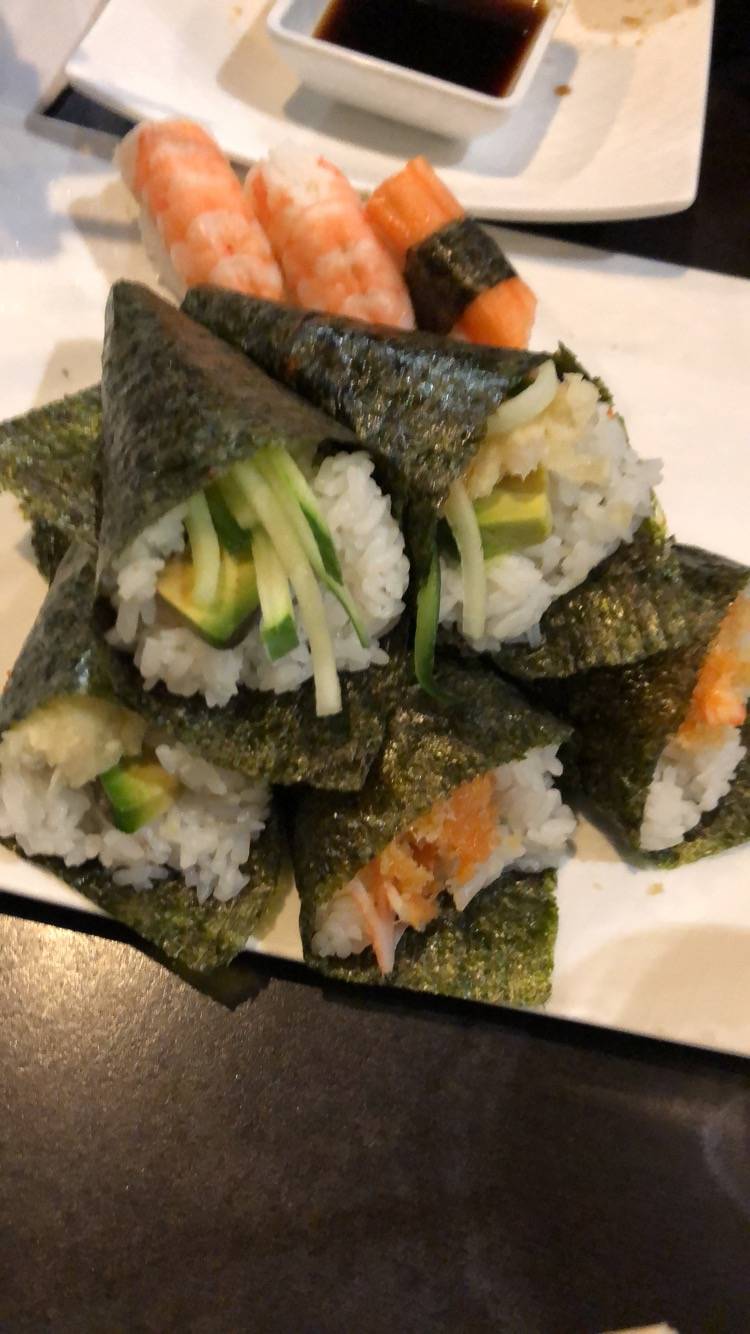 Sushi Huang Japanese Cuisine | restaurant | 265 Edward St, Aurora, ON L4G 3M7, Canada | 9057271133 OR +1 905-727-1133