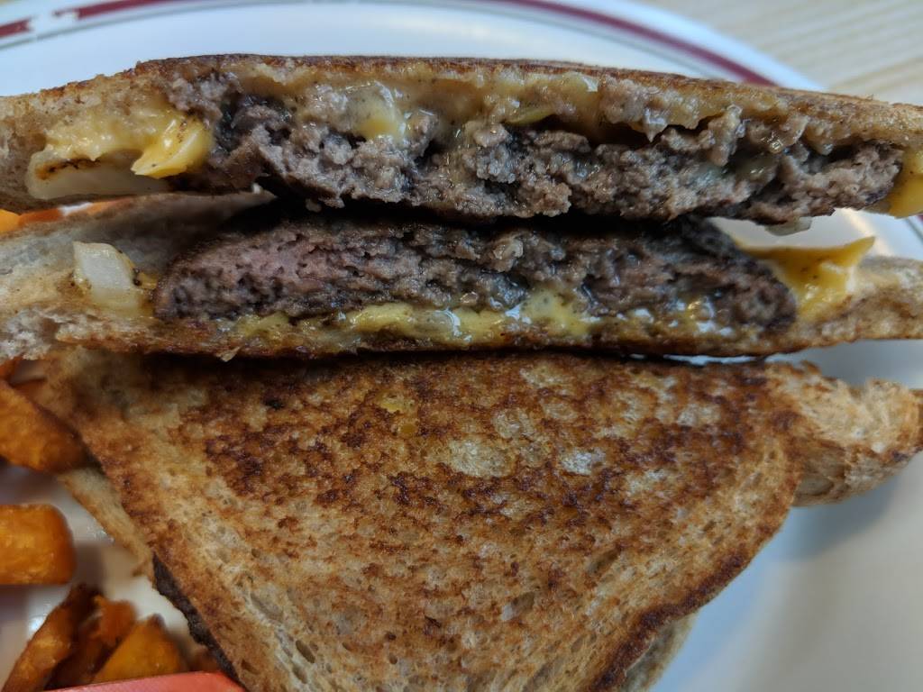 Huddle House | meal takeaway | 102 5th Ave, Eastman, GA 31023, USA | 4783745088 OR +1 478-374-5088