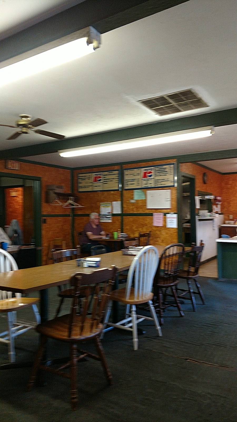 Hiway Inn | restaurant | 600 W St John St, Girard, KS 66743, USA | 6207248449 OR +1 620-724-8449