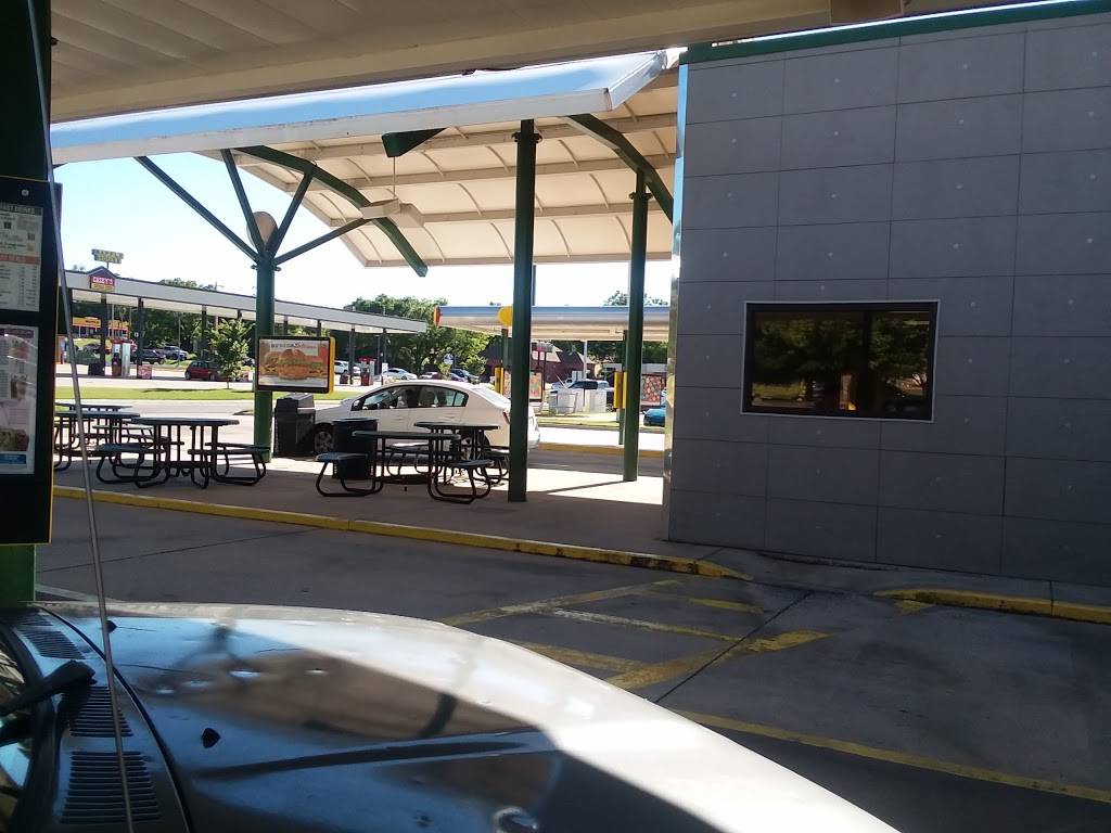 Sonic Drive-In | restaurant | 511 Pointer Trail E, Van Buren, AR 72956, USA | 4794718777 OR +1 479-471-8777