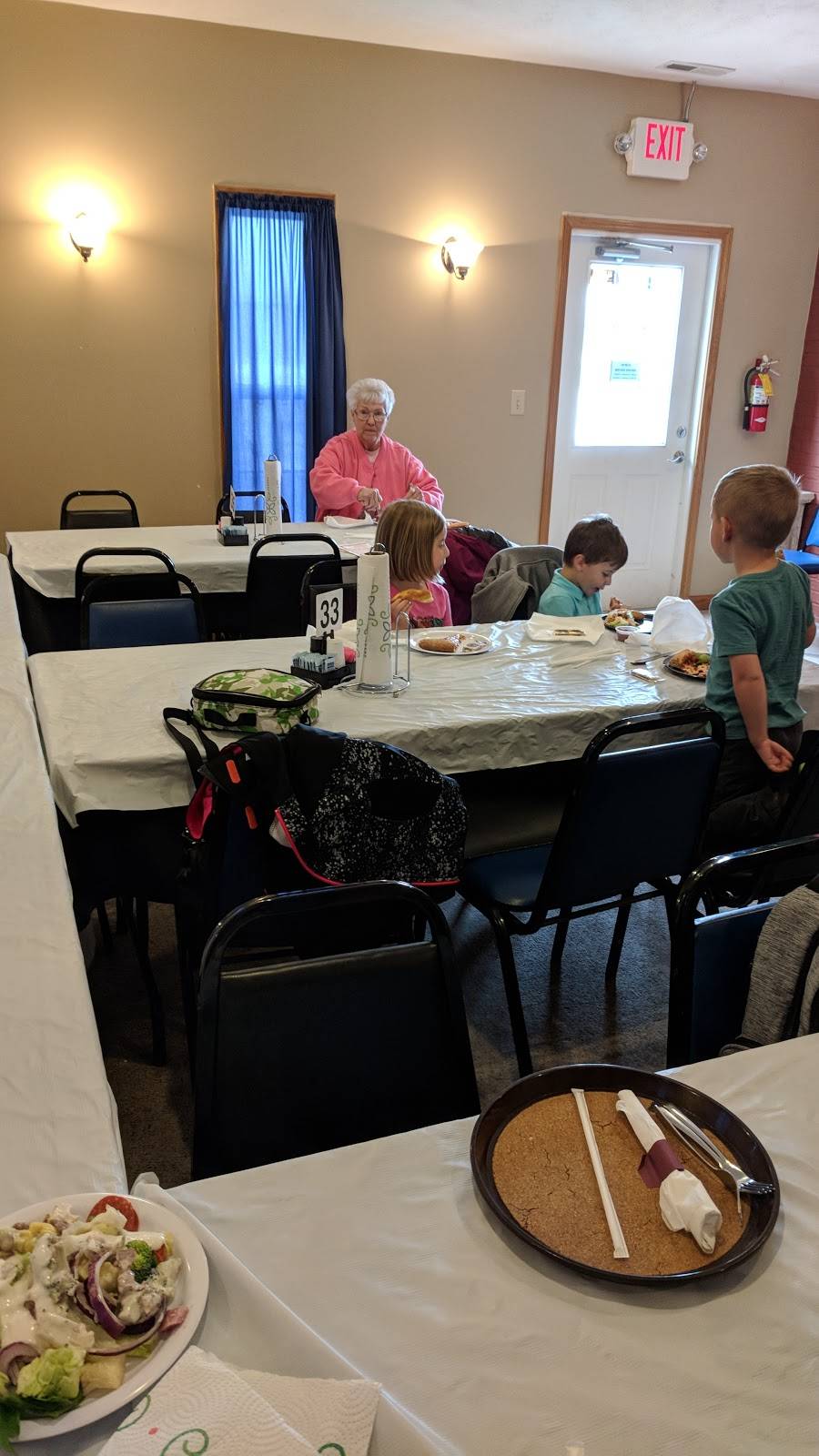 Biggins Place | restaurant | 109 Hill St, Loogootee, IN 47553, USA | 8122952222 OR +1 812-295-2222