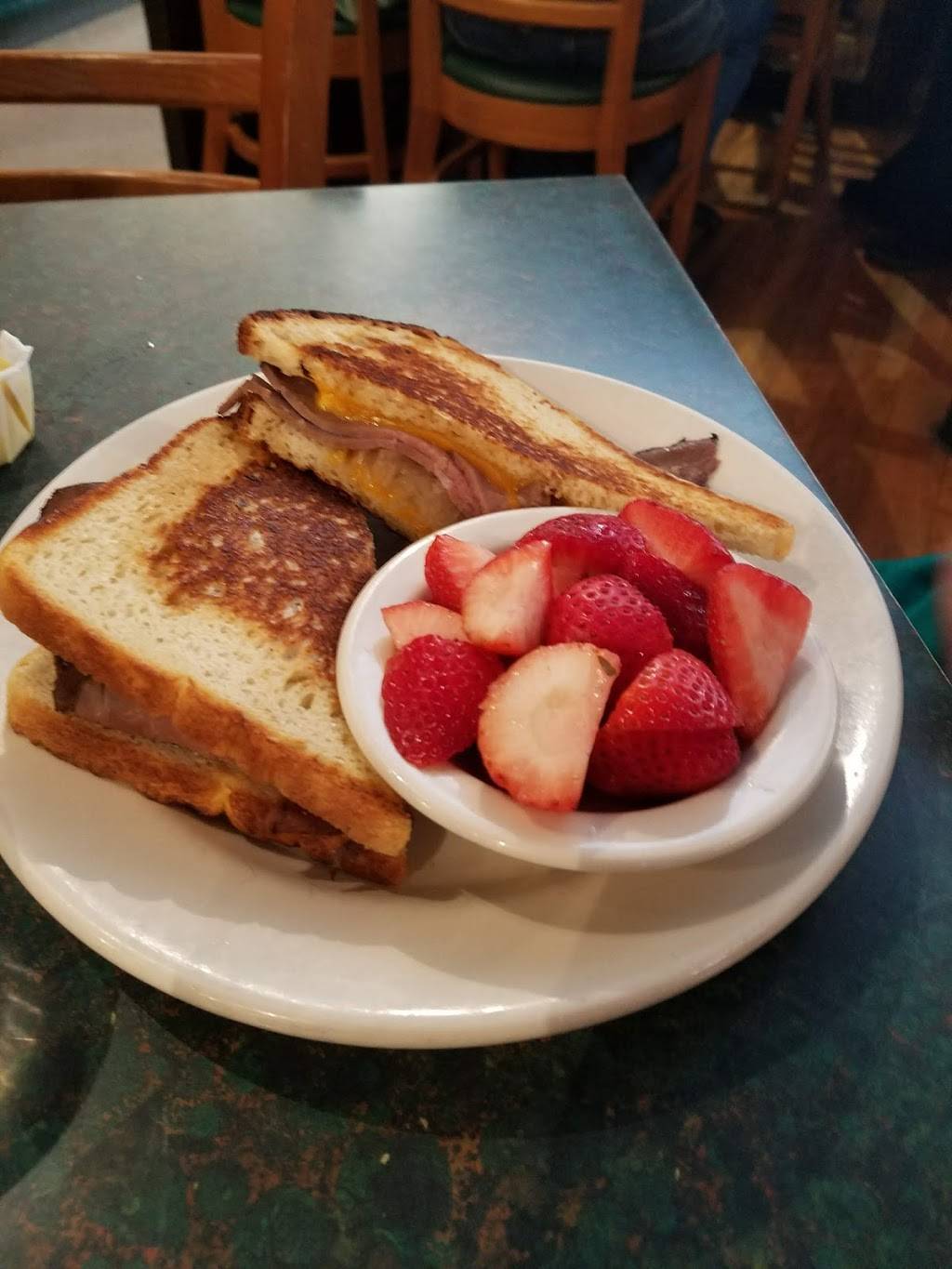 Landmark Café & Crêperie | restaurant | 62 S Seminary St, Galesburg, IL 61401, USA | 3093435376 OR +1 309-343-5376