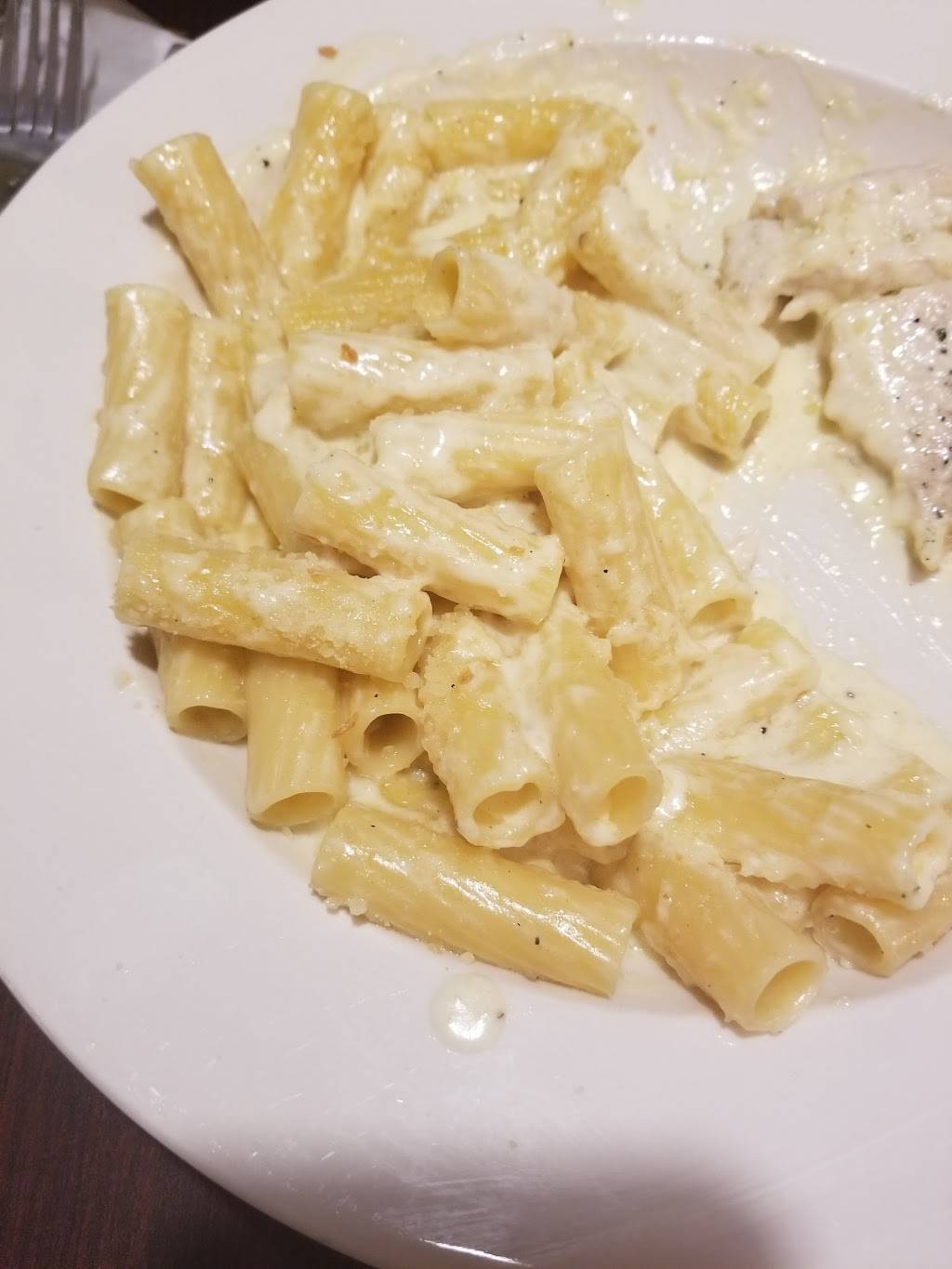 Gennaros Italian Kitchen | restaurant | 4600 Pennell Rd, Aston, PA 19014, USA | 6104973393 OR +1 610-497-3393