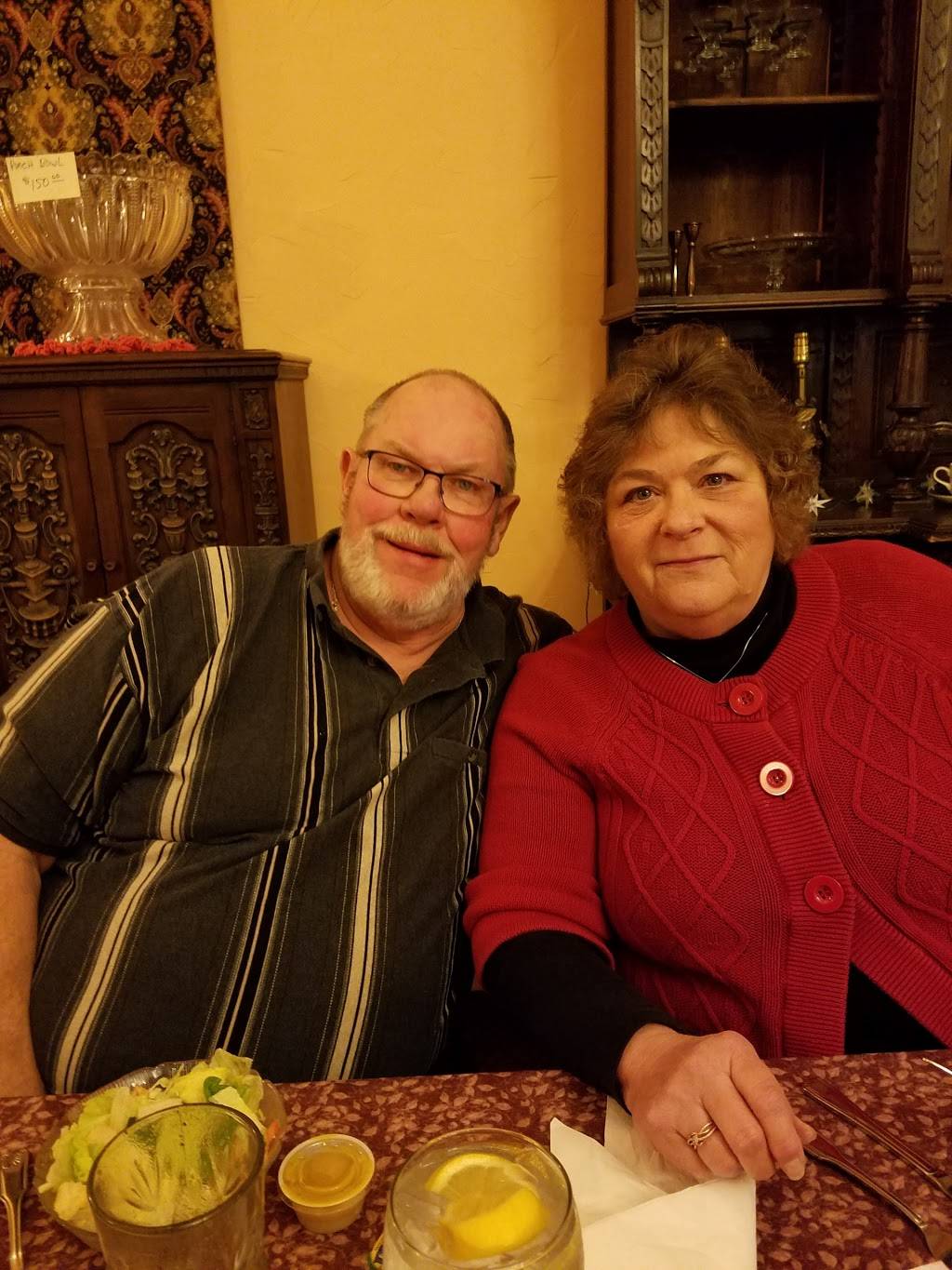 Tangled Vine Restaurant, Carlinville Illinois | restaurant | 531 S West St, Carlinville, IL 62626, USA | 2178547167 OR +1 217-854-7167