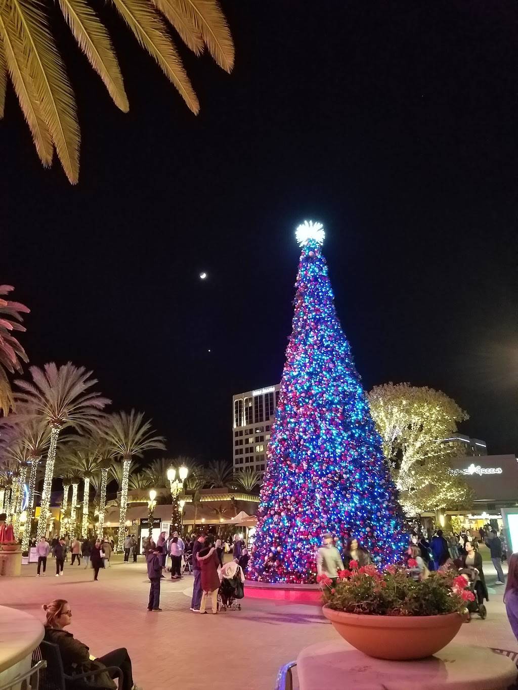 Irvine Improv Comedy Club | restaurant | 527 Spectrum Center Dr, Irvine, CA 92618, USA | 9498545455 OR +1 949-854-5455