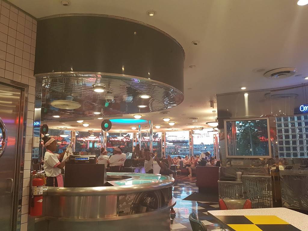 Mels Drive-In | restaurant | South St, Orlando, FL 32819, USA | 4072244233 OR +1 407-224-4233
