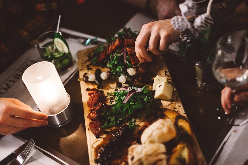 T-Bar 70 | restaurant | 350 Avenue St Denis, Saint-Sauveur, QC J0R 1R3, Canada | 4502274671 OR +1 450-227-4671