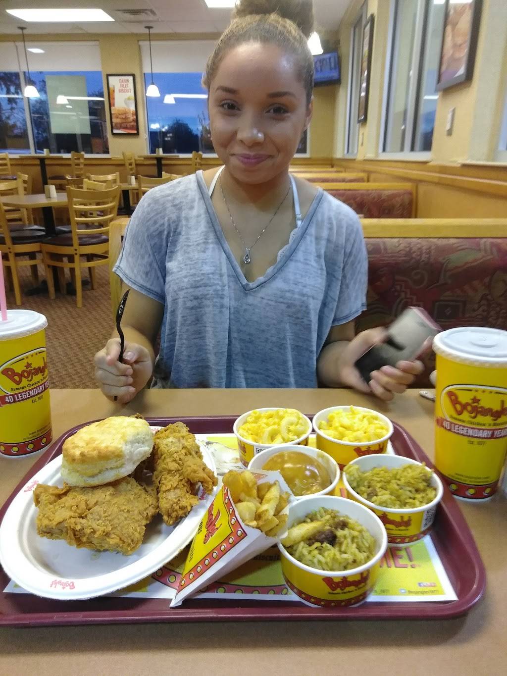 Bojangles Famous Chicken n Biscuits | restaurant | 1836 Tiny Town Rd, Clarksville, TN 37042, USA | 9316472405 OR +1 931-647-2405