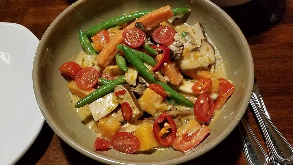 P.F. Changs | meal takeaway | 25 The Blvd, Richmond Heights, MO 63117, USA | 3148622624 OR +1 314-862-2624