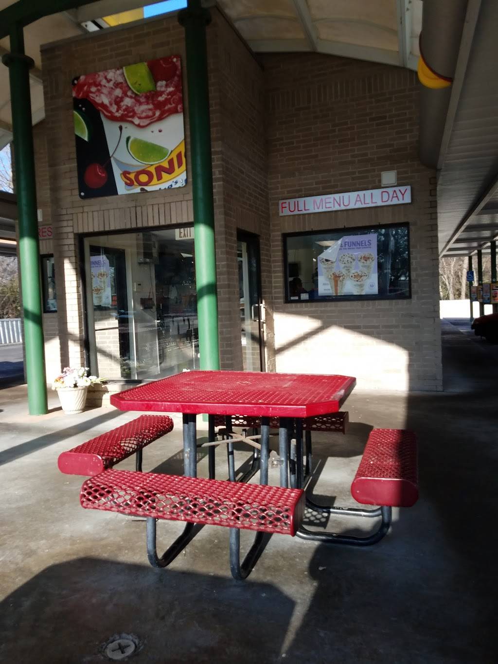 Sonic Drive-In | restaurant | 3923 N 19th St, Waco, TX 76708, USA | 2547522227 OR +1 254-752-2227