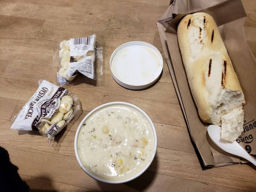 Dine Boston Bar & Grille | restaurant | 1 Harborside Dr, East Boston, MA 02128, USA | 6175675700 OR +1 617-567-5700