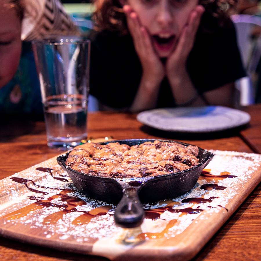 Sideline Social Restaurant + Bar | restaurant | 10700 231st Way NE #100, Redmond, WA 98053, USA | 4257287298 OR +1 425-728-7298