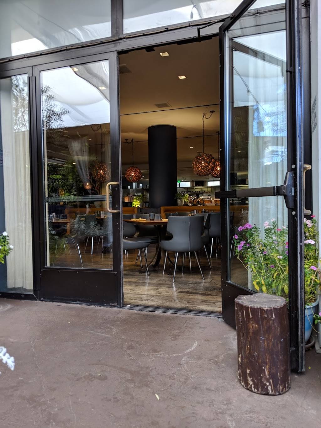 Cattle & Claw | restaurant | 8555 Beverly Blvd suite b, Los Angeles, CA 90048, USA | 3107701654 OR +1 310-770-1654