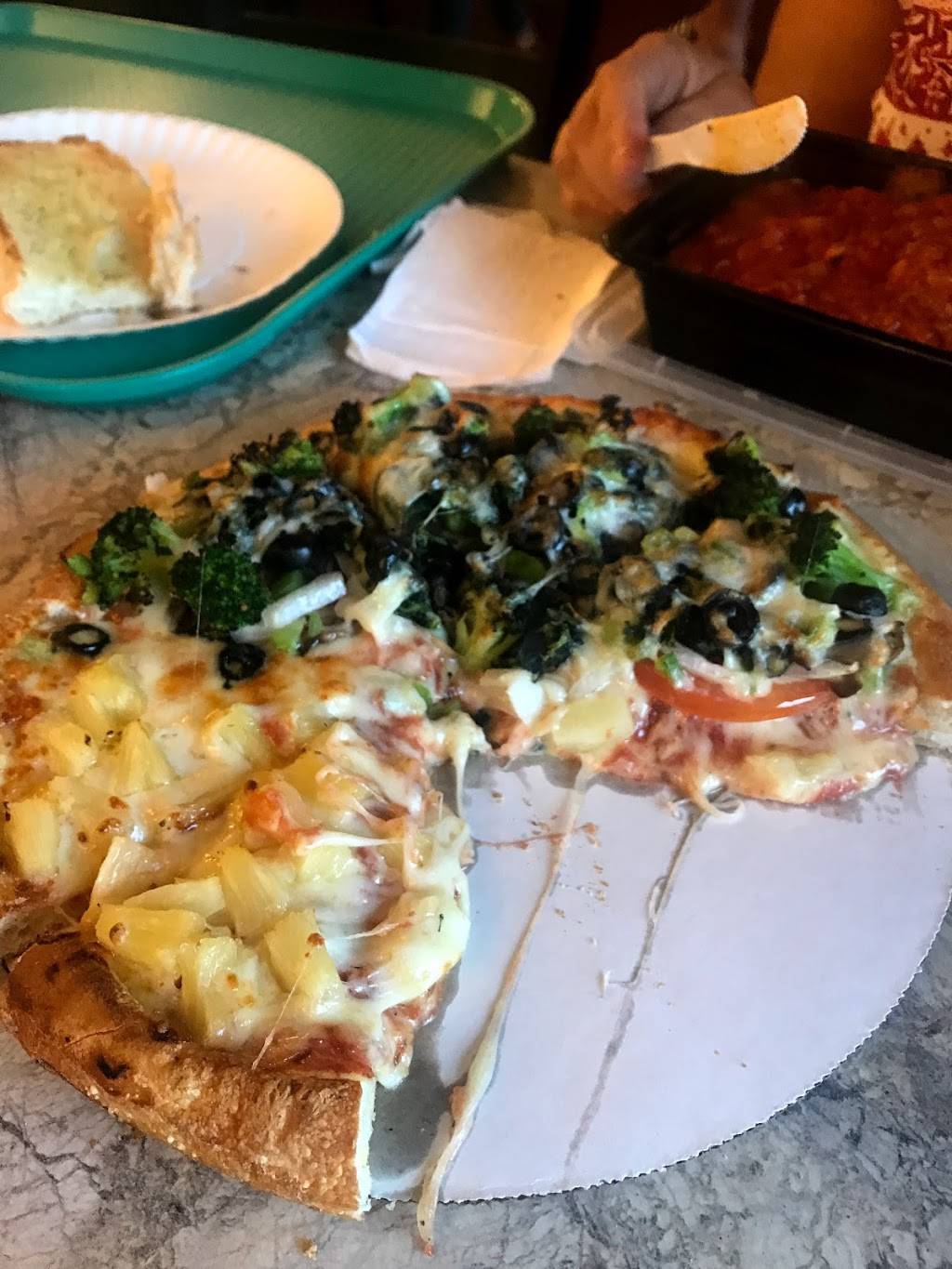 Family House Of Pizza and Seafood | restaurant | 105 Masonic Home Rd, Charlton, MA 01507, USA | 5082480666 OR +1 508-248-0666