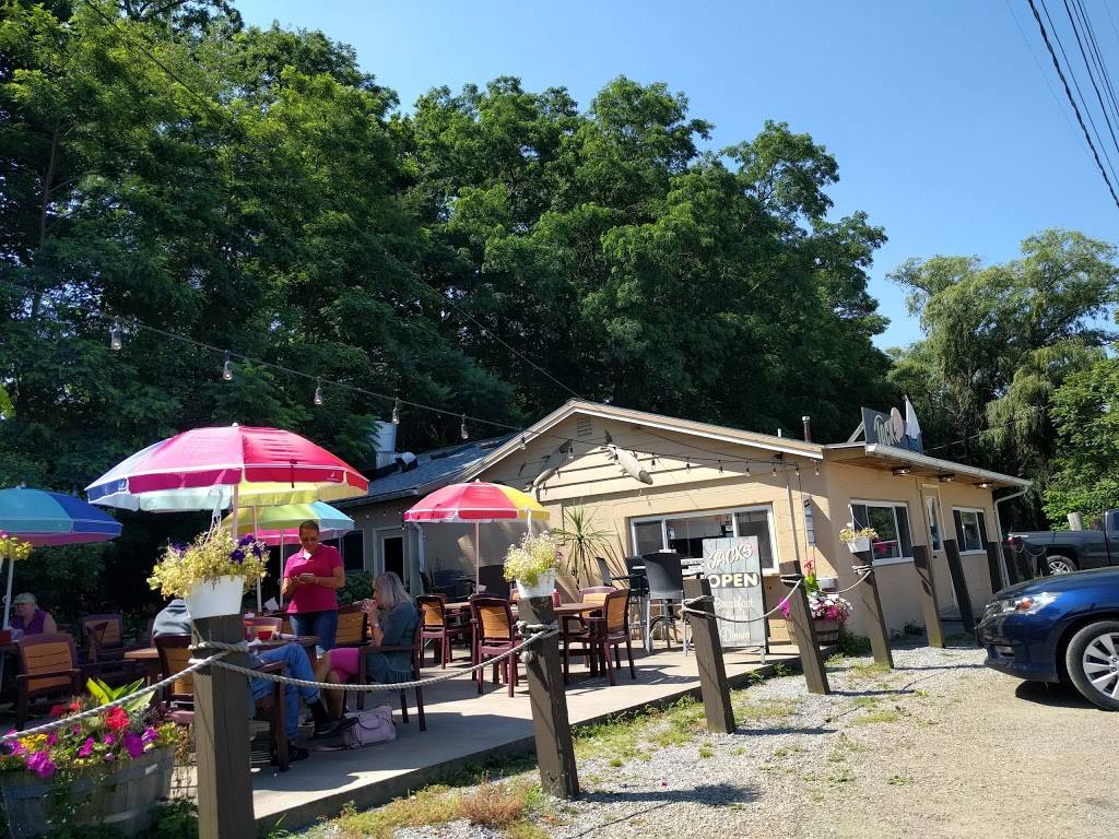 Jacks Barcelona Drive In | restaurant | 8249 1st St, Westfield, NY 14787, USA | 7163262277 OR +1 716-326-2277