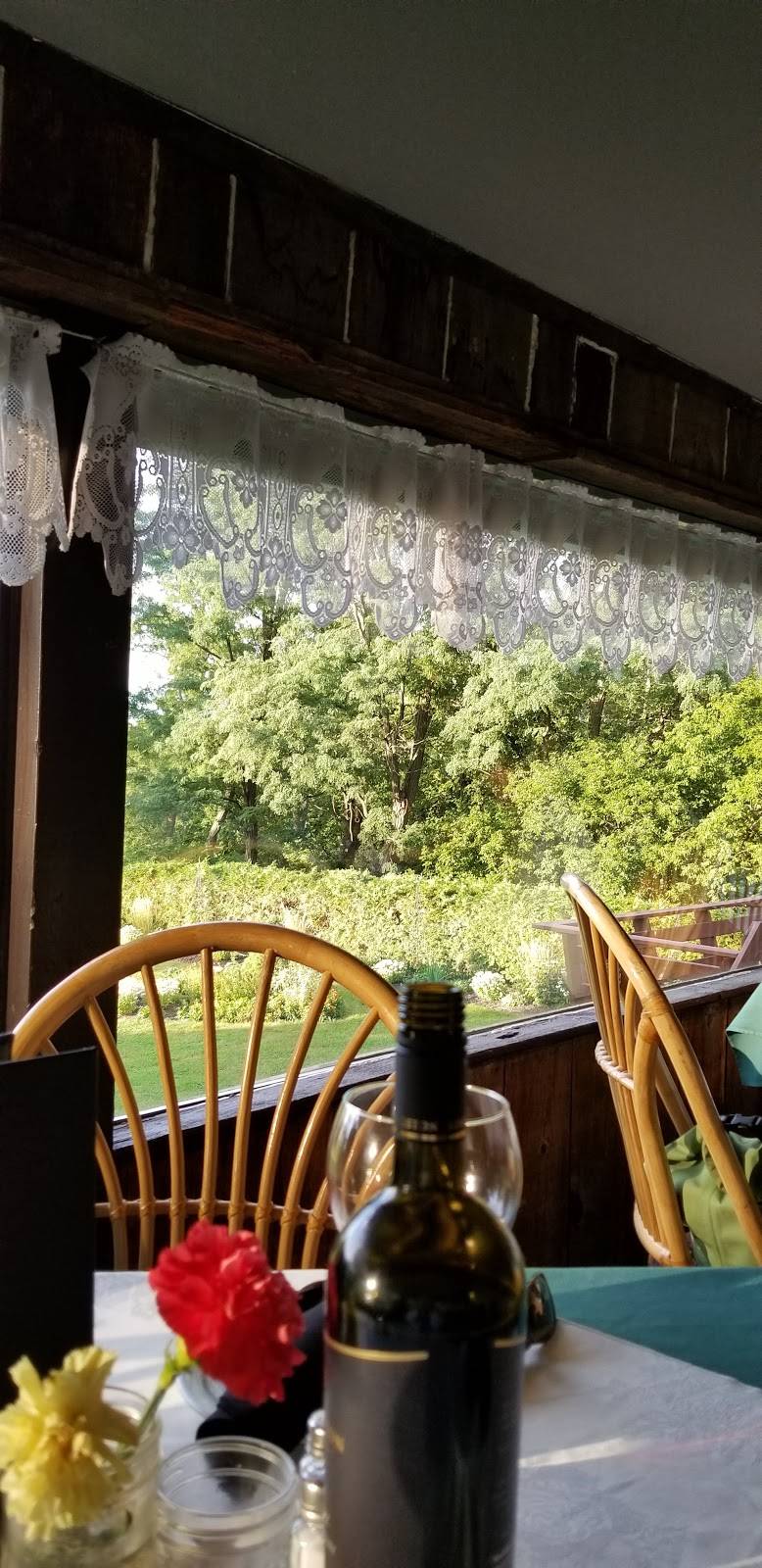 Chemong Lodge | restaurant | 764 Hunter St, Bridgenorth, ON K0L 1H0, Canada | 7052928435 OR +1 705-292-8435