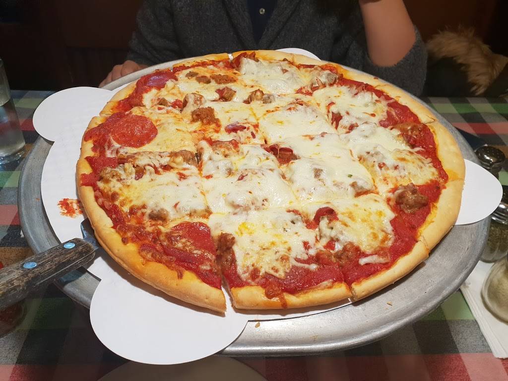 Leonas Pizzeria & Restaurant | restaurant | 1236 E 53rd St, Chicago, IL 60615, USA | 7733632600 OR +1 773-363-2600