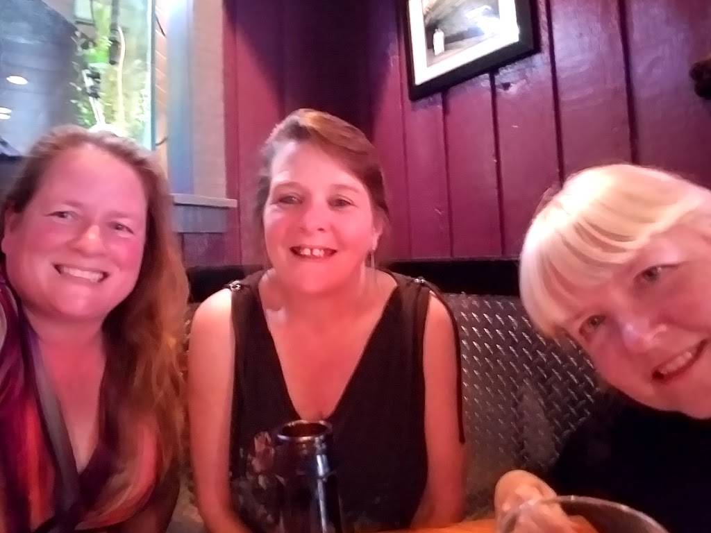 Mikes Apizza & Restaurant | restaurant | 111 Campbell Ave, West Haven, CT 06516, USA | 2039344933 OR +1 203-934-4933