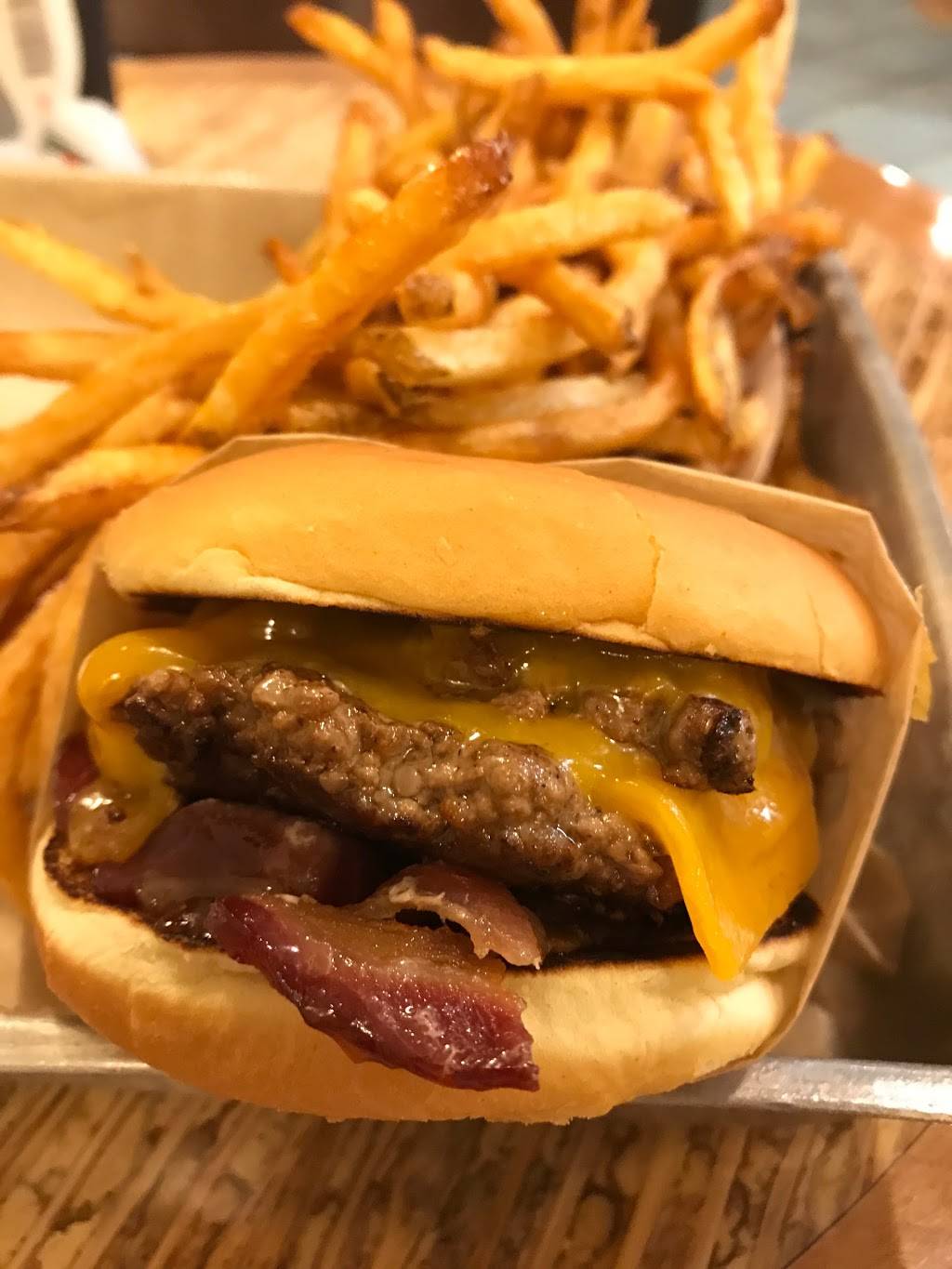 Elevation Burger | restaurant | 16010 NW 57th Ave #138, Miami Lakes, FL 33014, USA | 7865175775 OR +1 786-517-5775