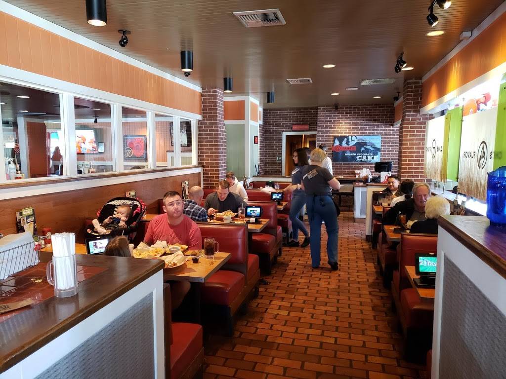 Chilis Grill & Bar | meal takeaway | 18380 Yorba Linda Blvd, Yorba Linda, CA 92886, USA | 7145248162 OR +1 714-524-8162