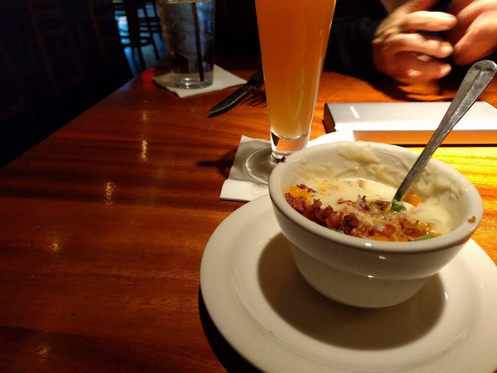 Charlestons Restaurant | restaurant | 13851 FNB Pkwy, Omaha, NE 68154, USA | 4024310023 OR +1 402-431-0023