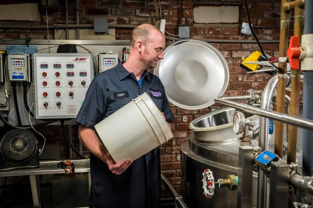 Flat12 Bierwerks | restaurant | 414 Dorman St, Indianapolis, IN 46202, USA | 3174265851 OR +1 317-426-5851