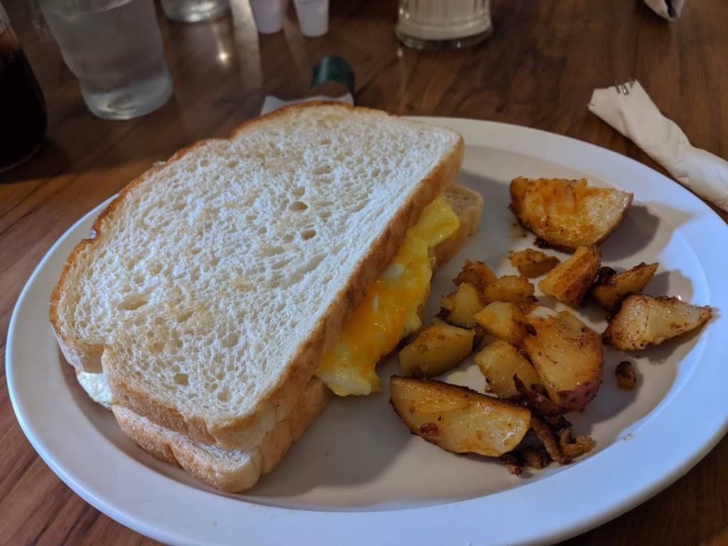 Bridgeview Diner | restaurant | 110 W Central Ave, Mackinaw City, MI 49701, USA | 2314365339 OR +1 231-436-5339