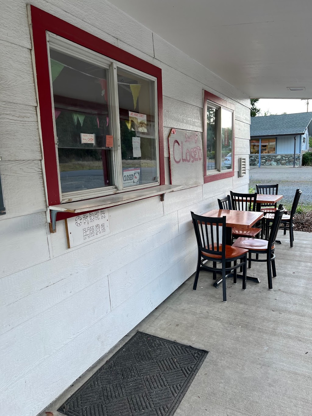 Daves place | restaurant | Mathews St, Fort Jones, CA 96032, USA | 5304684567 OR +1 530-468-4567