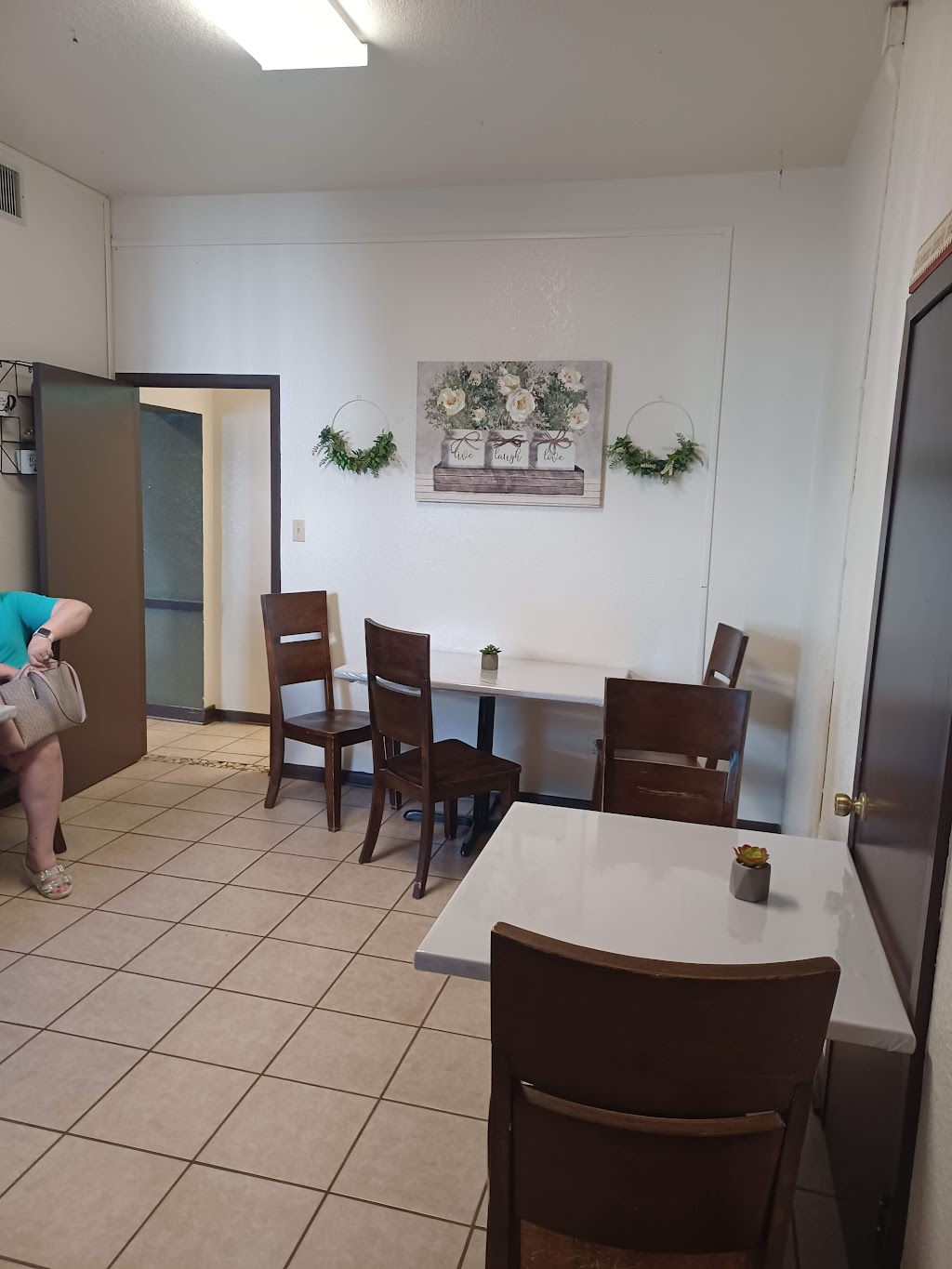 Anthonys Place Restaurant | restaurant | 104 W Fox St, Carlsbad, NM 88220, USA | 5752664126 OR +1 575-266-4126