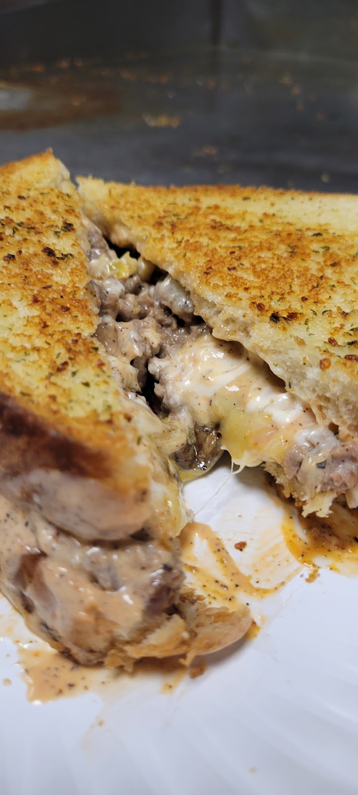 Its A Must Cafe Feat. 21+ | restaurant | 9812 Garfield Blvd, Valley View, OH 44125, USA | 2163314078 OR +1 216-331-4078