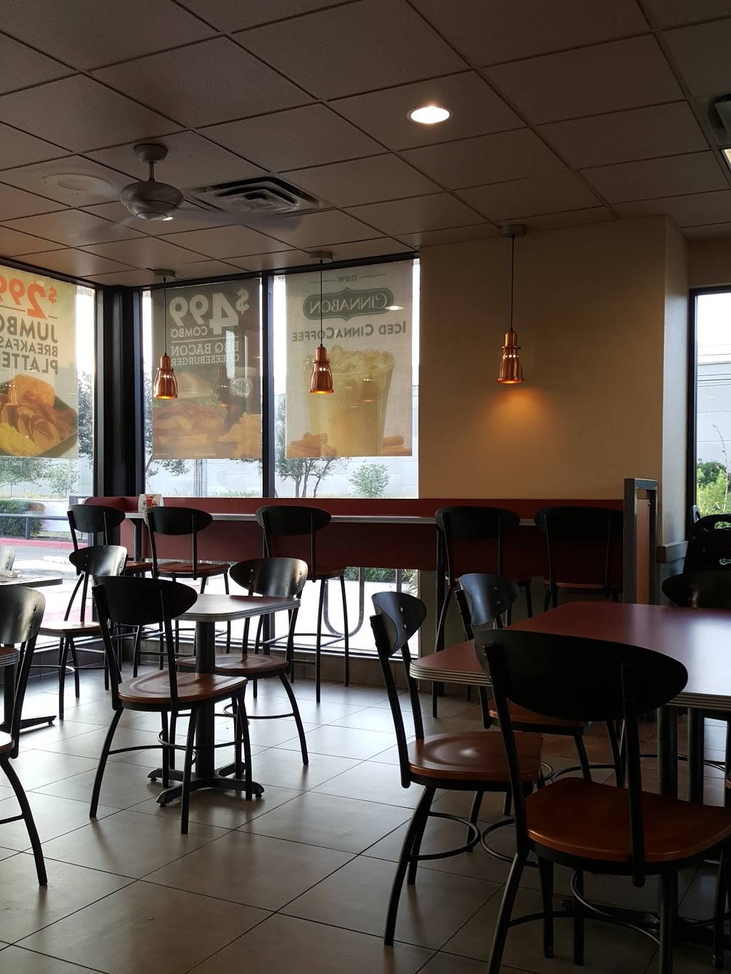 Jack in the Box | restaurant | 6133 E Ben White Blvd, Austin, TX 78741, USA | 5123890490 OR +1 512-389-0490