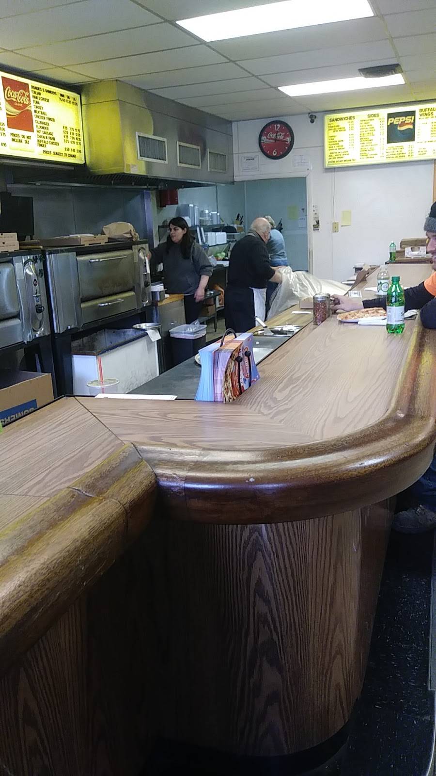 New English Style Pizza | restaurant | 11 E 10th St, Marcus Hook, PA 19061, USA | 6104943322 OR +1 610-494-3322